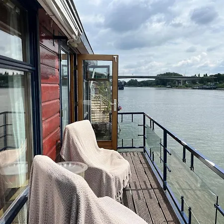 Chic On The Rhine